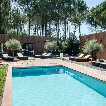 Le Pakok Bed & Breakfast 3*