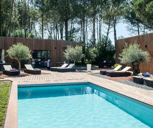 Le Pakok Bed & Breakfast 3*