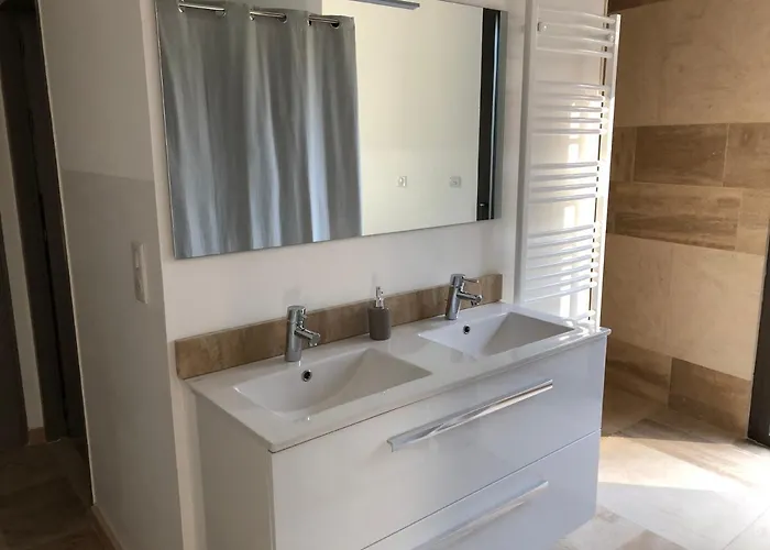 Le Pakok Bed & Breakfast 3*